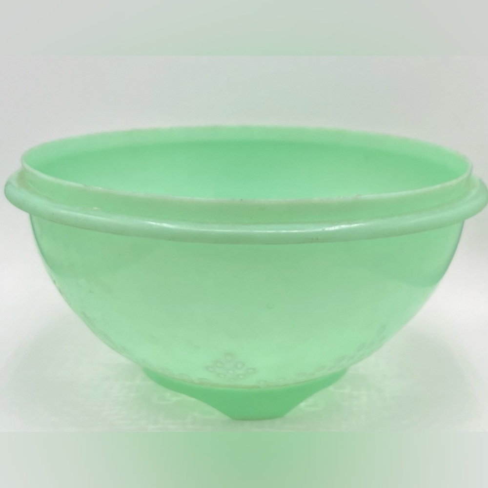 VTG. Tupperware Jadeite Green Colander Strainer Bowl #339-3 Star Pattern